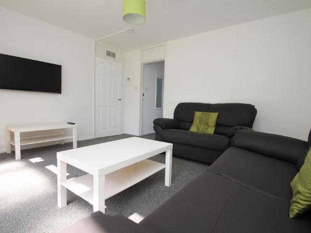 Canterbury CT1 3 bed apartment to rent £450 pcm £104 pw