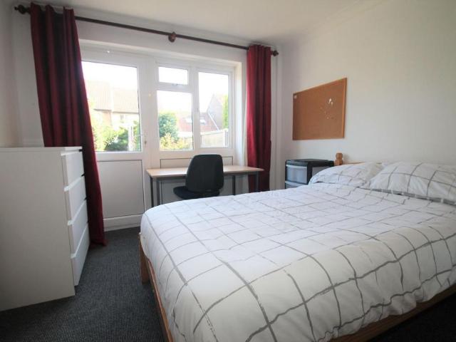 Canterbury CT2 4 bed semi detached house to rent £450 pcm £104 pw