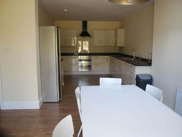 Canterbury CT2 6 bed semi detached house to rent £550 pcm £127 pw
