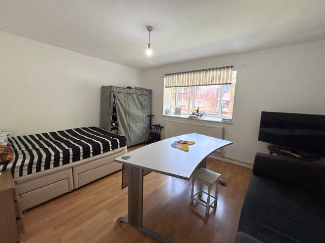 studio in Canterbury Gardens, Salford, M5