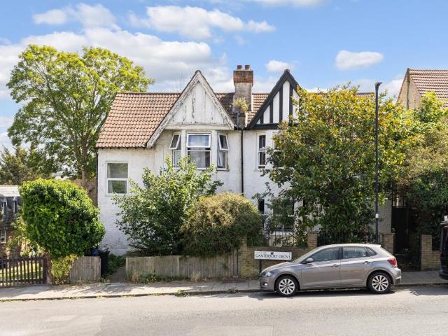Canterbury Grove London SE27 3 bed semi detached house to rent £4,000 pcm £923 pw