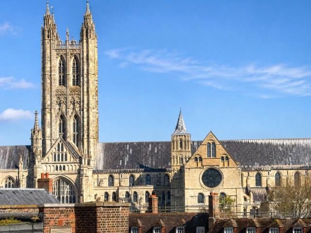 Canterbury Lane, Kent CT1 3 bed flat to rent £1,750 pcm £404 pw