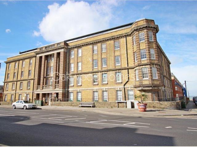 Canterbury Road, Margate, Kent, CT9 3 bed flat to rent £1,600 pcm £369 pw