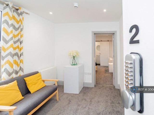Canterbury Road, Sittingbourne, ME10 1 bed in a house share to rent £725 pcm £167 pw