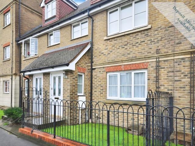 Canterbury Road, Sittingbourne ME10, 2 bed flat to rent, £1,050 pcm | PrimeLocation