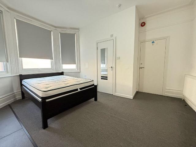 Canterbury Road, Watford WD17, 1 bed flat to rent, £1,000 pcm | PrimeLocation