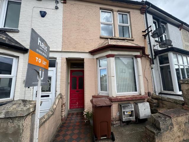 Canterbury Street, Gillingham ME7, 1 bed flat to rent, £895 pcm | PrimeLocation