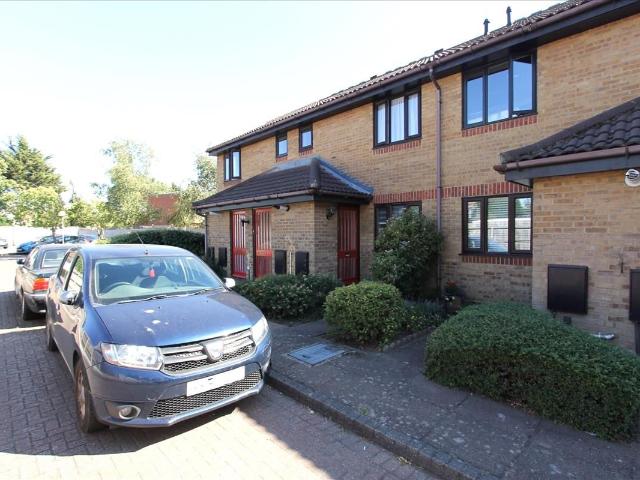 Cantrell Lodge, Enfield EN3, 1 bed flat to rent, £1,350 pcm | PrimeLocation