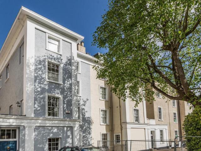 Canynge Square, Clifton Studio to rent £675 pcm £156 pw
