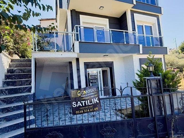 CANYURT GAYRİMENKULDEN YENİ FOÇA DONAT KENTTE SATILIK LÜX VİLLA