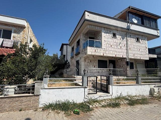 CANYURT GAYRİMENKULDEN SATILIK TERASLI TAŞ VİLLA