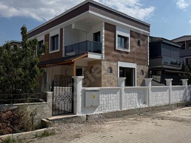 CANYURT GAYRİMENKULDEN SATILIK VİLLA