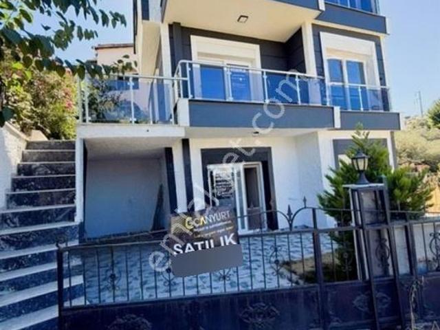Canyurt Gayrimenkulden Yeni Foça Donat Kentte Satılık Lüx Villa