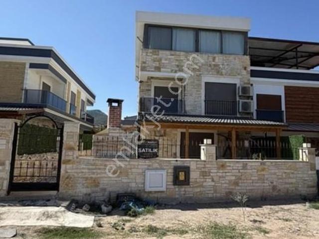 Canyurt Gayrimenkulden Yeni Foçada Satılık Müstakil Villa