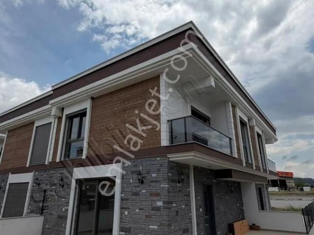 Canyurt Gayrimenkulden Yeni Foçada Satılık Villa