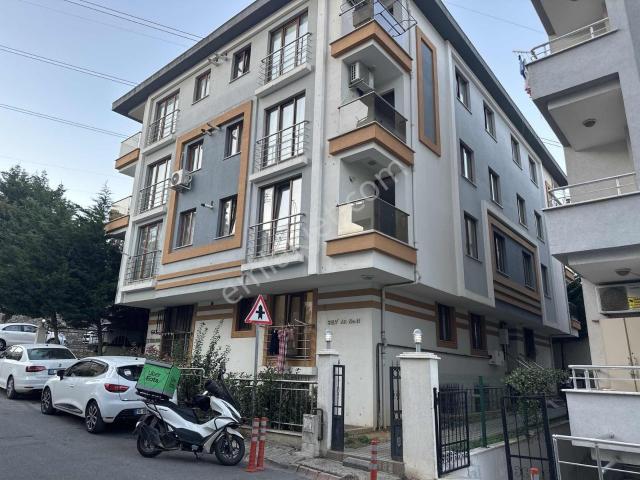 Can Emlak'tançarşı'yave Metroya Yürüme Mesafesünde.