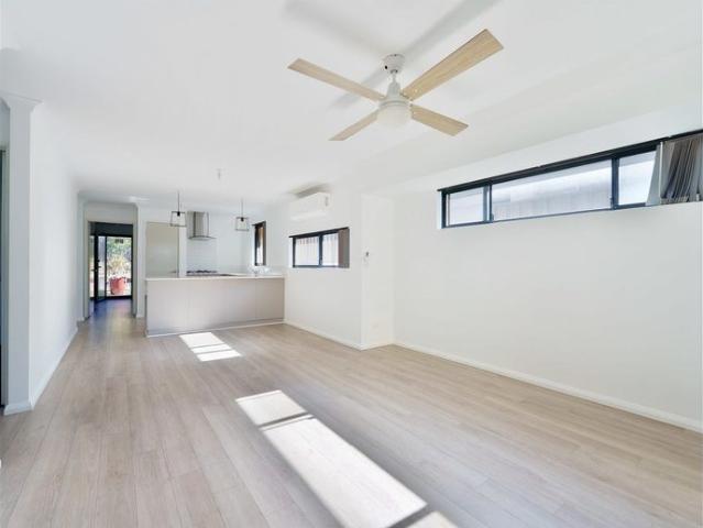 Can you smell the ocean and feel the sea breeze? 3 x 2 secure home