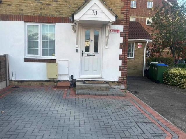 Canada Road, Erith, DA8 2HE Studio to rent £1,250 pcm £288 pw