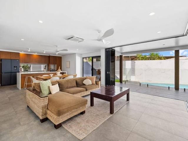 Canal Views, Heated Pool & Additional Study