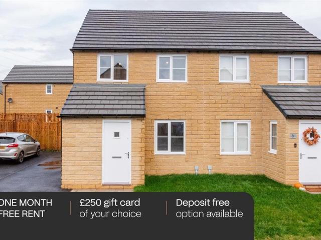 Canal Walk, Burnley, BB12 3 bed semi detached house to rent £1,285 pcm £297 pw