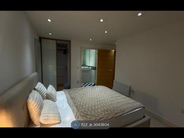 Canal Wharf, Birmingham B1, 2 bed flat to rent, £1,500 pcm | PrimeLocation