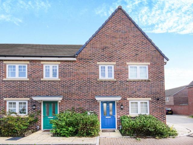 Canal Court, Gloucester, GL2 3 bed house to rent £1,450 pcm £335 pw