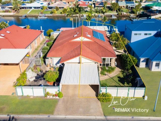 Canal Duplex with Pontoon, Decks & Stunning Water Views
