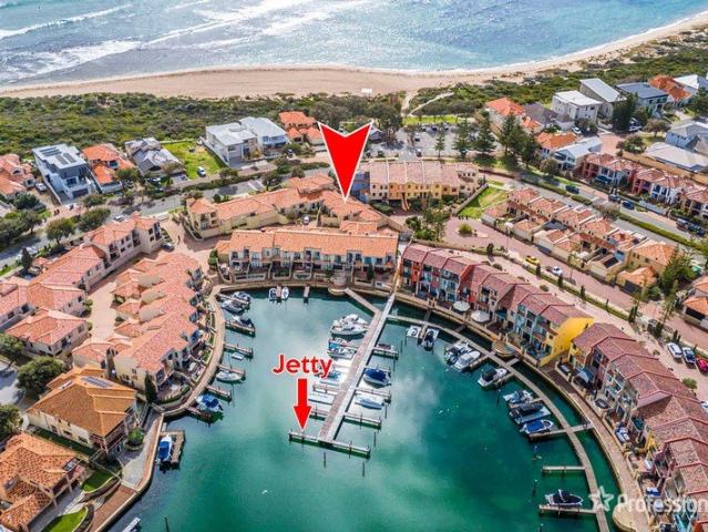 Canal Hideaway with Allocated Jetty