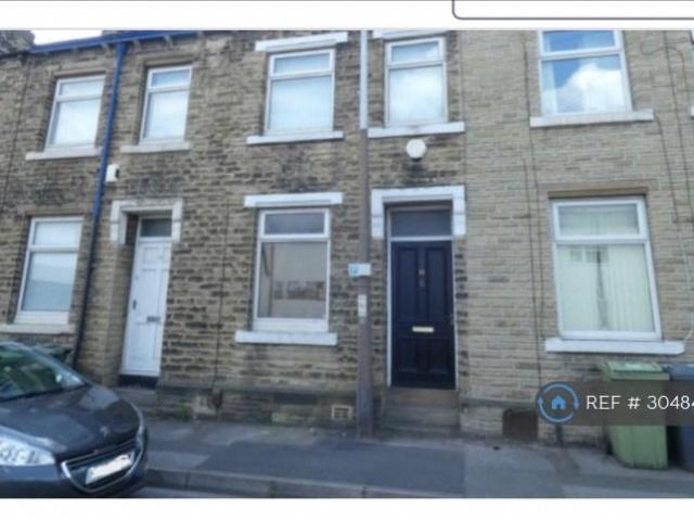 Canal Street, Huddersfield, HD1 2 bed terraced house to rent £750 pcm £173 pw