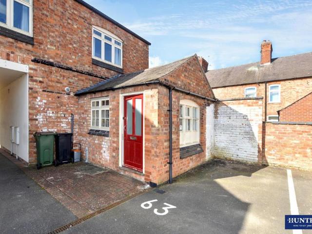 Canal Street, Wigston, LE18 4PN 3 bed townhouse to rent £1,200 pcm £277 pw