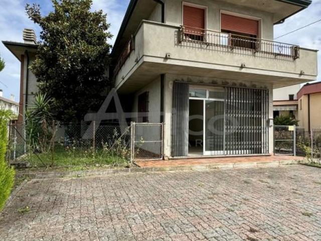 Canale di Villadose RO 6 vani 225mq