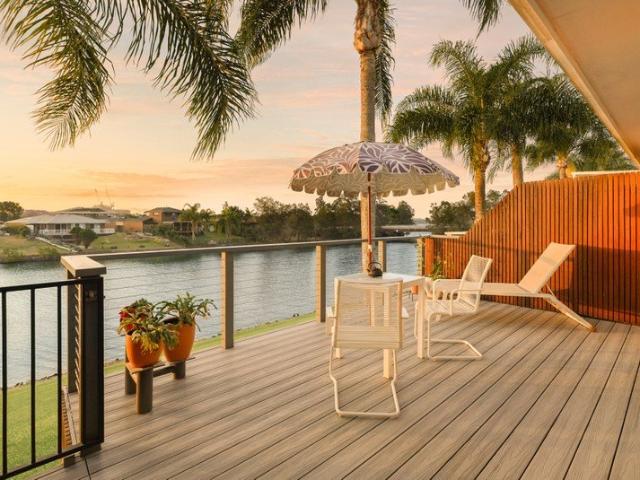 CANALFRONT LIVING | NORTH FACING DECK | LOW BODY CORPORATE