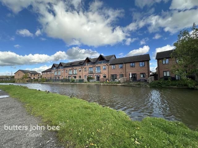Canalside, Broken Cross Place, Northwich 3 bed semi detached house to rent £1,300 pcm £300 pw