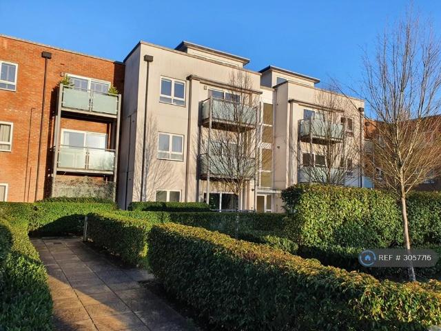 Canalside, Redhill, RH1 1 bed flat to rent £1,300 pcm £300 pw