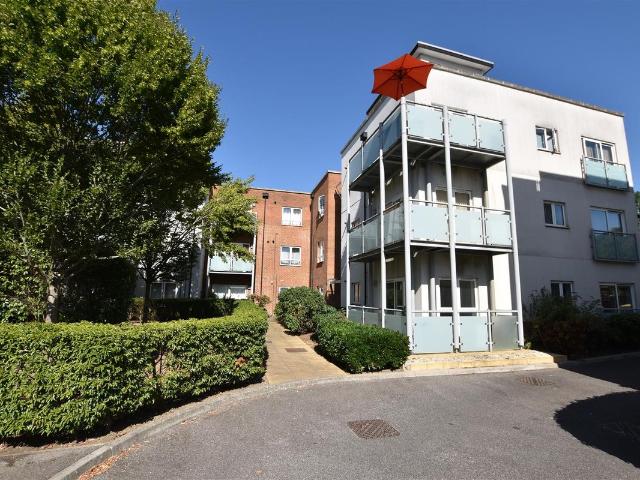 Canalside, Redhill, Surrey RH1, 2 bed flat to rent, £1,600 pcm | PrimeLocation