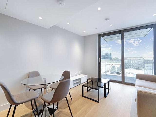 Canalside Walk Paddington W2 1 bed apartment to rent £3,337 pcm £770 pw