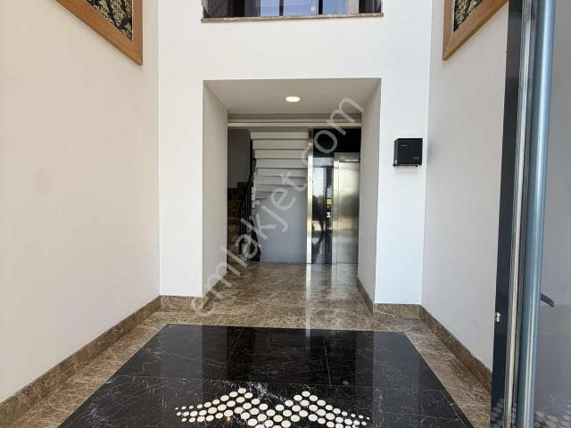 Canan Mabeyn Sahil 4+1 240 M2 Giriş Katı Süper Lüks Daire
