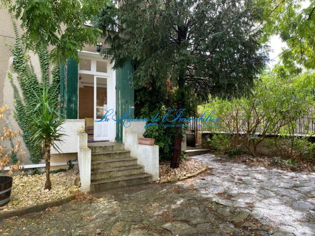 Canaules et argentières, mason de ville en pierres avec terr