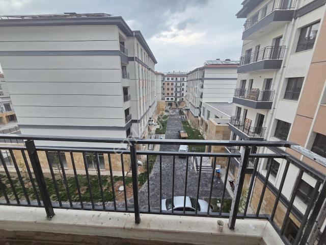 Canbay Yapı'dan Niyazi Mısri'de Ara Kat 3+1 Kiralık Toki Dairesi
