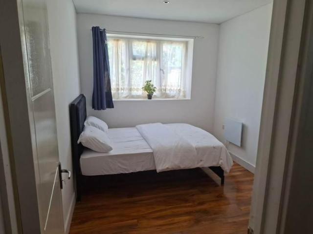 Canberra Crescent, Dagenham RM10 1 bed apartment to rent £1,525 pcm £352 pw