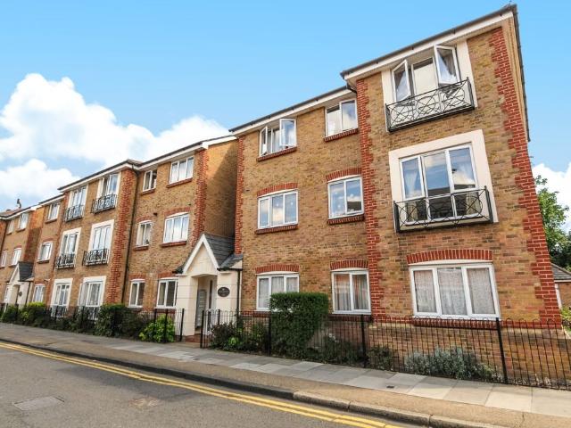 Canbury Park Road, Kingston Upon Thames, Surrey KT2, 2 bed flat to rent, £2,000 pcm | PrimeLocation