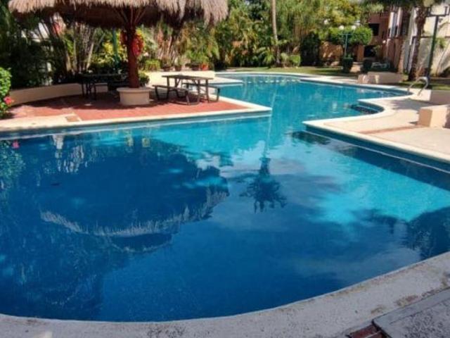 ️CANCÚN amplia residencia en VENTA, Residencial Ibiza, centro sm18, Av. Yaxchilan, Privada