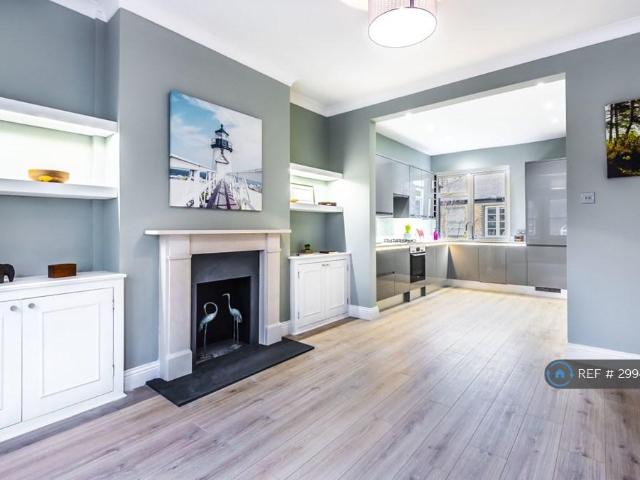 Candahar Road, Battersea, SW11 3 bed maisonette to rent £3,600 pcm £831 pw
