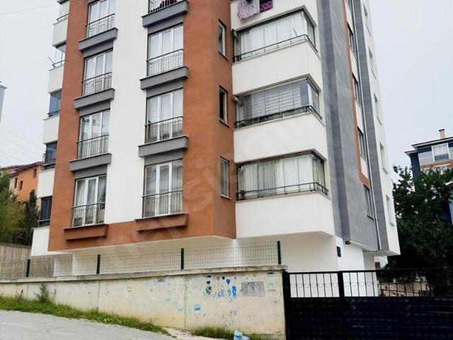 CANDAROĞULLARINDA ANA YOLA YAKIN SATILIK 2+1 DAİRE