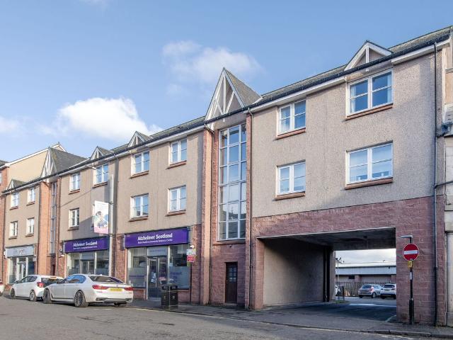 Candleriggs Ct, Alloa FK10, 2 bed flat to rent, £850 pcm | PrimeLocation