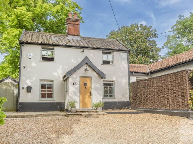 Candlers Lane, Harleston IP20, 4 bed detached house to rent, £3,000 pcm | PrimeLocation