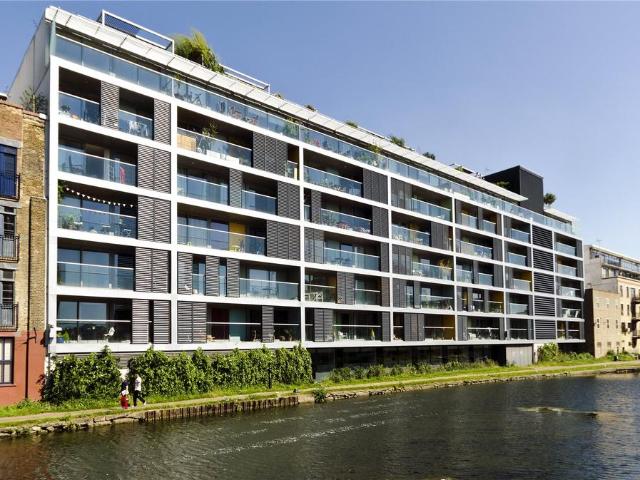 Candy Wharf, 22 Copperfield Road. 2 bed flat to rent £2,750 pcm £635 pw