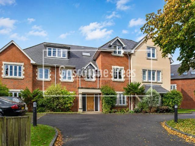 Canella Place, Reigate, RH2 2 bed apartment to rent £1,750 pcm £404 pw