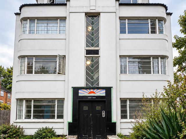 Canewdon Road, Westcliff on Sea SS0 2 bed flat to rent £1,300 pcm £300 pw