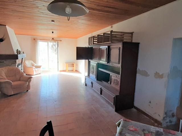 Canet d'Aude, maison en pierres à rénover avec petit jardin